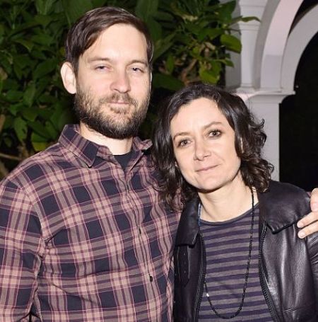 Tobey Maguire and Sara Gilbert were seen together from 1993 to 1996.
